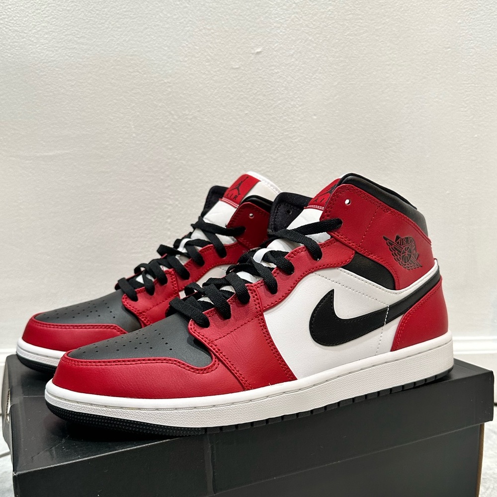Air Jordan 1 Mids
